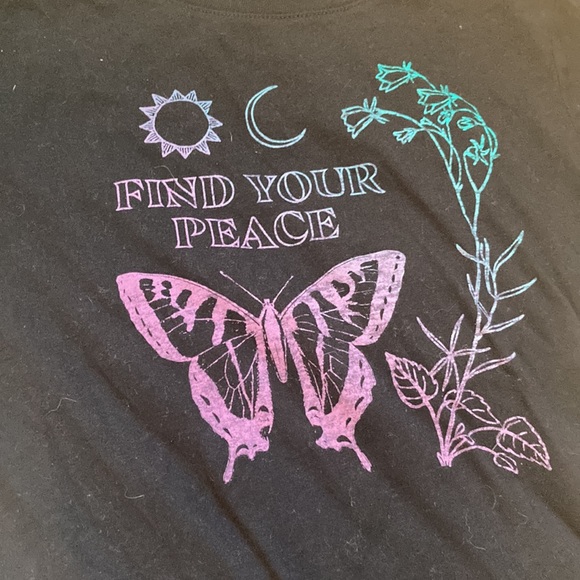 Aeropostal women’s small find your peace butterfly black T-shirt - Picture 2 of 8